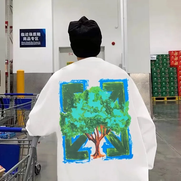 ♻️💯Upper body reference model picture❤️22SS top tested version environmentally friendly series OFFWHITE OW world environmentally friendly green tree graffiti pure cotton loose unisex round neck sweatshirt I won’t introduce the other ones here, just get to the point. This printed tree is different from the short-sleeved ones. The leaf shape part of the printing is replaced by embroidery. This cannot be seen from the picture level (you will definitely make a mistake when you look at the picture). Many versions on the market directly look at the picture and make the pattern, without worrying about this detail.  The fabric is made of 480g fish scale terry cotton fabric, and the hem is slit. This is the key detail.  The white front chest is the new slogan of the trumpet, and the back is also different. They are all framed by the classic and iconic large warning arrows. The black arrows are lake green, with a few white water-like patterns added; the white ones are sky blue arrows, with a big tree inside with branches and leaves filling the entire pattern. Both pieces are interpretations of traditional retro hand-painted graffiti painting techniques, which fully embody the natural and environmentally friendly atmosphere.  Color: White Size: XS-L P:370